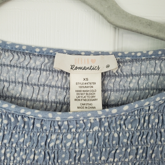 Women's blouse - Picture 2 of 2